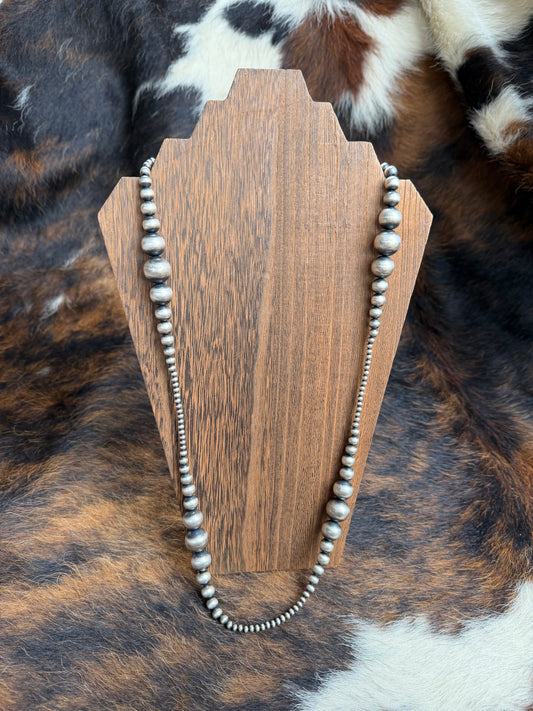 Statement Pearls 🖤